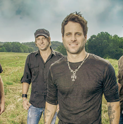 Snapshot capturing the Parmalee band members